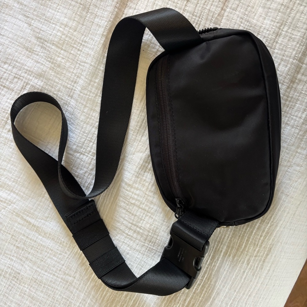Lululemon Everywhere Belt Bag 1L - Picture 3 of 3